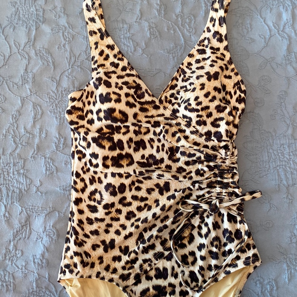 Women’s Animal Print One piece swimsuit size 4 Niptuck